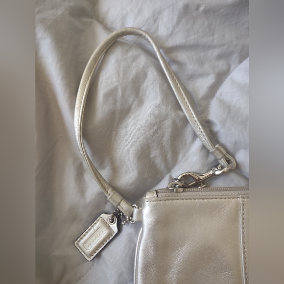 NWOT Coach wristlet silver purse - Picture 5 of 6
